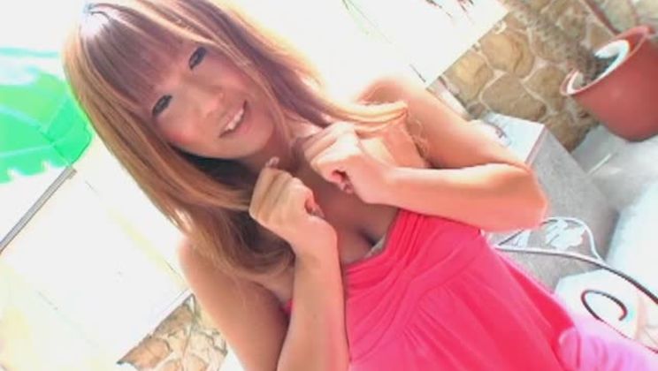 La divina japonesa Nao-2 le hace una mamada al gallo