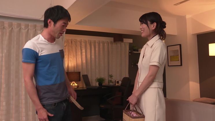 La increíble japonesa Nana Nakamura tuvo un orgasmo al masturbarse.