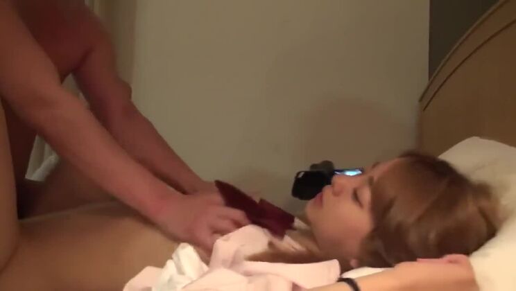 Ramera oriental divina en un vídeo de sexo duro real