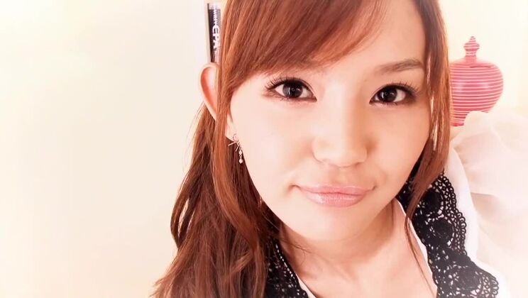 Increíble zorra japonesa pelirroja pasándose un buen rato de diversión amateur.