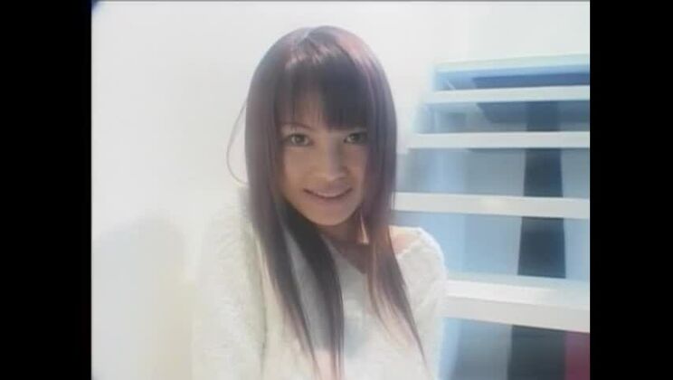 Una voluptuosa chica japonesa fue penetrada con mucha fuerza.