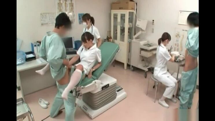 Prostituta oriental encantadora de pechos pequeños en un hermoso video amateur