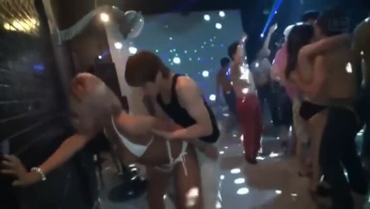 dama oriental divina