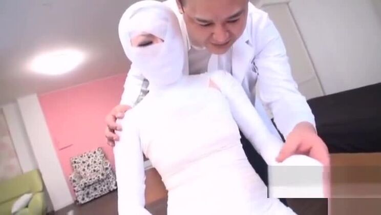 Tentadora chica japonesa protagoniza un hermoso vídeo sexual fetichista.