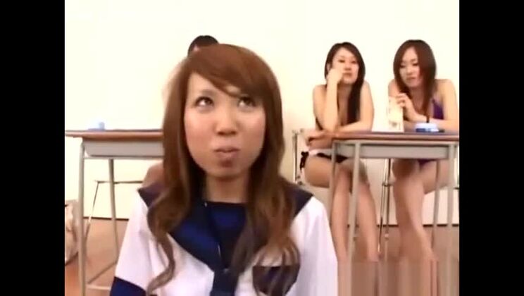 Una atractiva zorra asiática hace realidad sus fantasías más sucias y pervertidas.