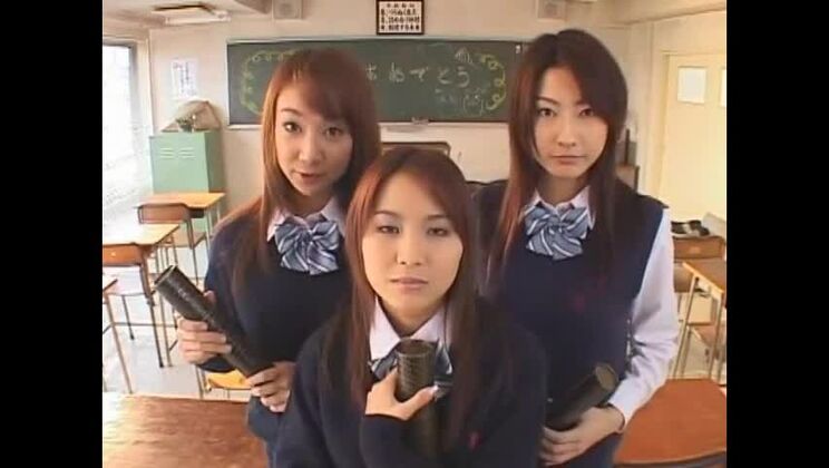 Vídeo de sexo japonés con Marin Akizuki, Ryo Akanishi y Megumi Haruka