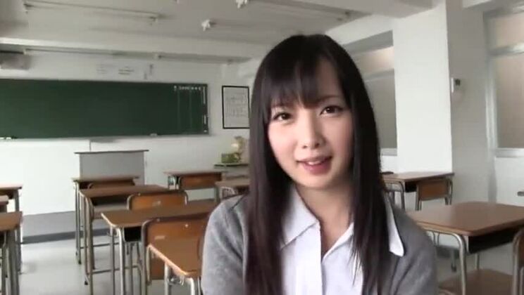 Una atractiva japonesa en un vídeo sexual fetichista