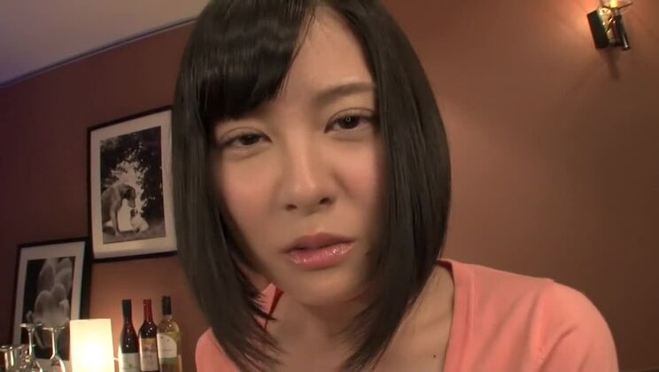 Una dulce dama japonesa recibe un masaje pervertido.