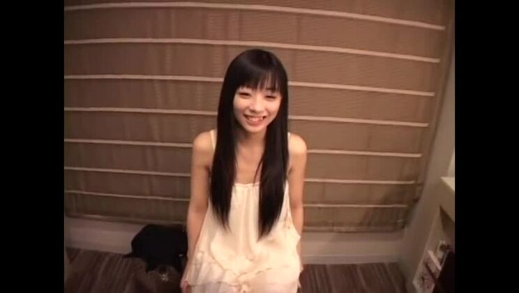 Increíble novia japonesa de pecho plano