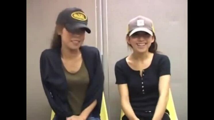 Hermosa zorra asiática en público