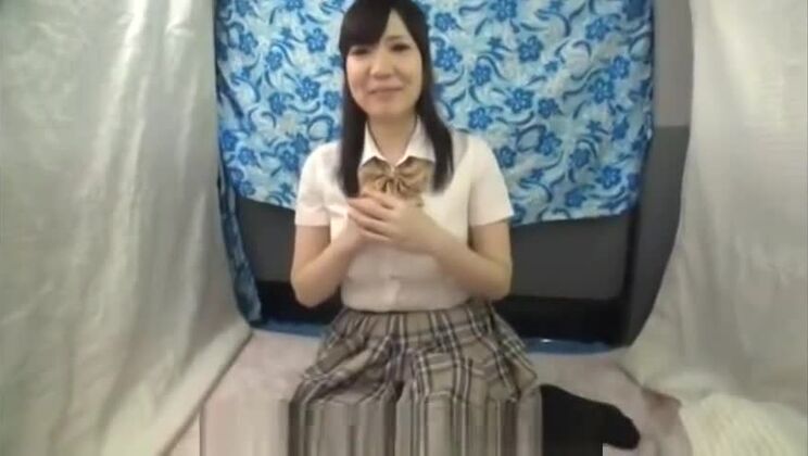 Hermosa prostituta oriental en un video sexual fetichista