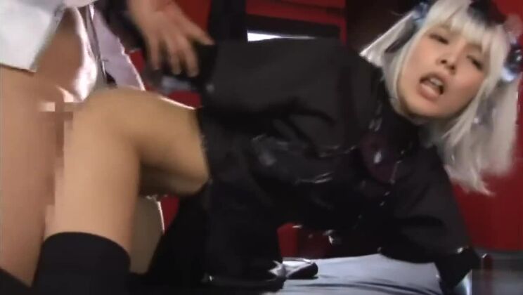 Adorable zorra japonesa tetona