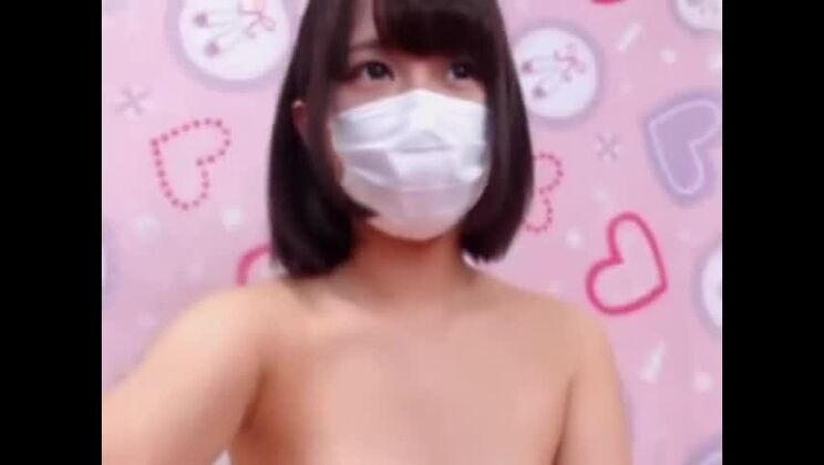 Encantadora chica oriental de pechos pequeños en un hermoso video amateur.