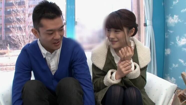 Hermosa japonesa en un video porno fetichista