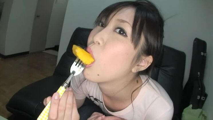 Perra oriental seductora protagonizando porno amateur caliente