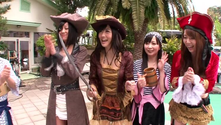 La admirable japonesa de pecho plano Rimu Sasahara fue golpeada brutalmente.