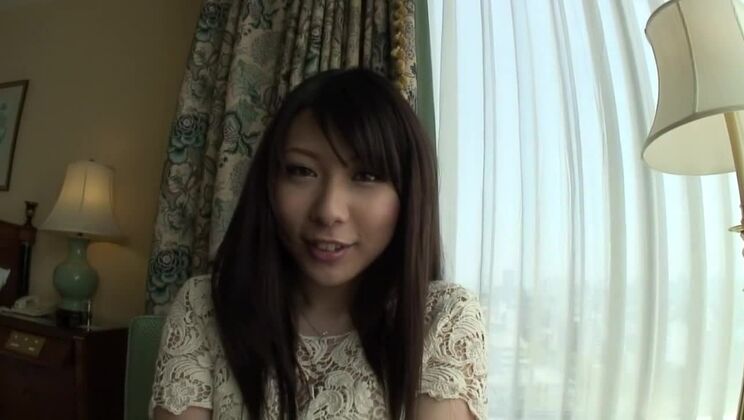 Hermosa prostituta oriental tetona en un video porno amateur real