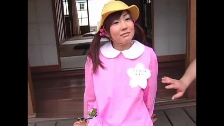 Puta asiática de otro mundo en vídeo XXX amateur privado