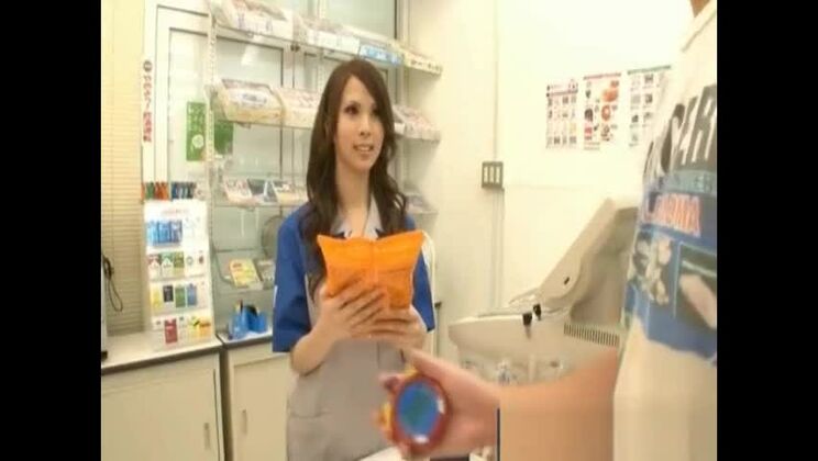 Una divina puta japonesa es follada duramente