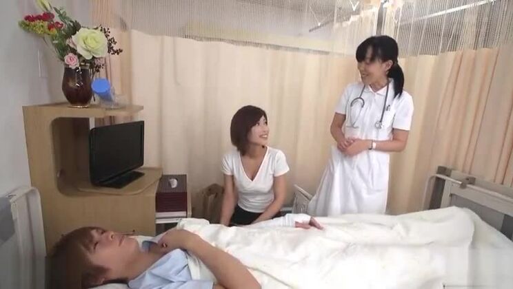 Elegante japonesa en vídeo porno bukkake