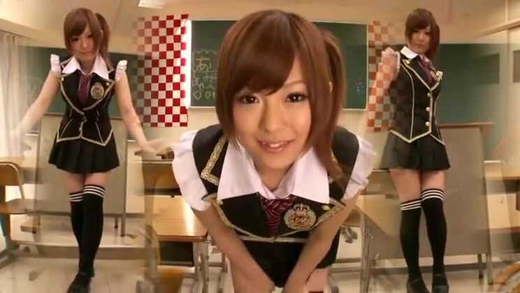 La admirable asiática Miku Airi realiza una actuación fetichista y atrevida.