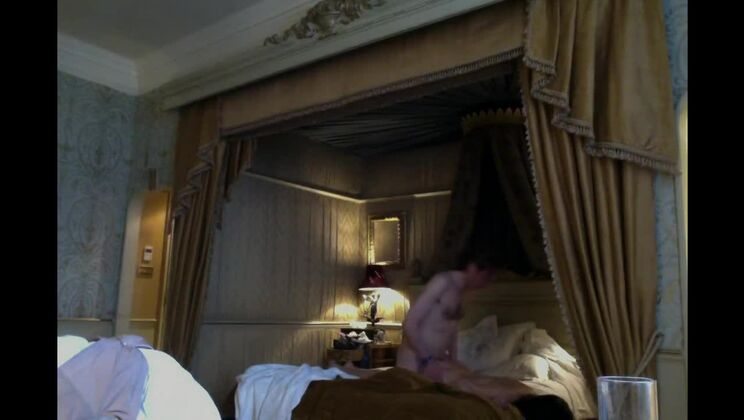 Linda prostituta japonesa tetona en un vídeo XXX amateur privado