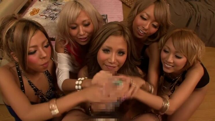 Vídeo porno de estrellas porno protagonizado por Rio Sakura, Mary Hayakawa y Mana Izumi.