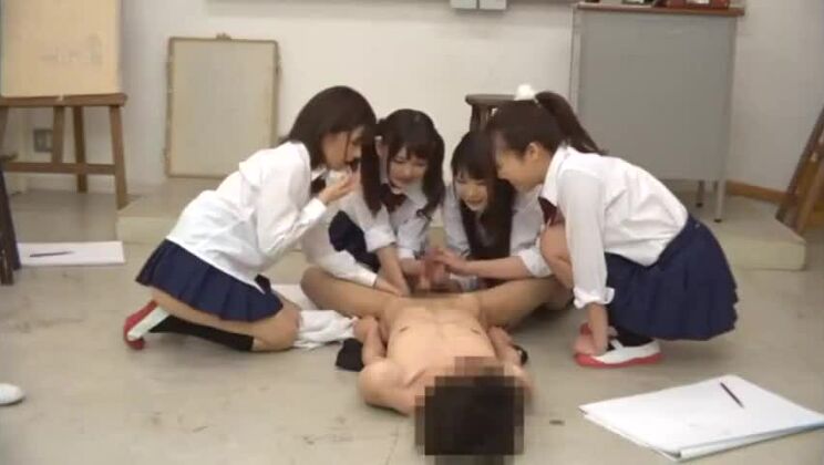 Una jugosa asiática hace realidad sus fantasías más pervertidas.