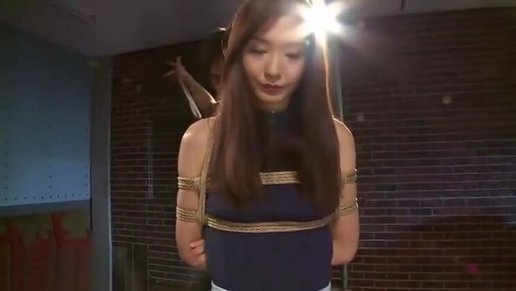 Bonita chica japonesa protagoniza un hermoso vídeo sexual fetichista.