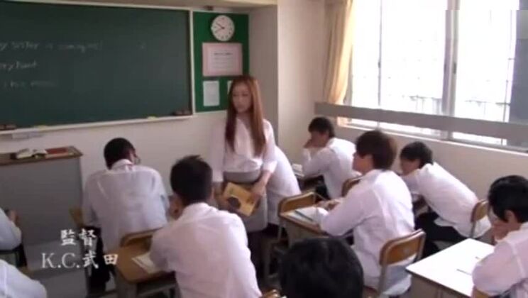 Deliciosa tarta oriental con pechos grandes