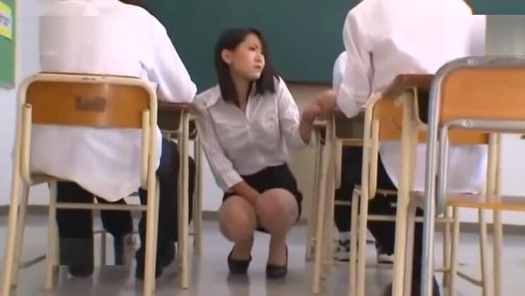 Encantadora japonesa en una película porno fetichista