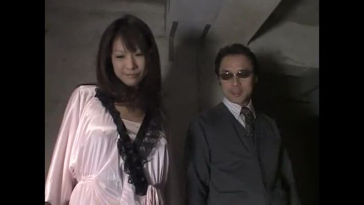 Una japonesa voluptuosa y exuberante en un vídeo XXX de fetiches pervertidos