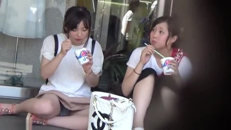 Encantador bullicio oriental en un lugar público