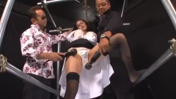 Puta japonesa sexy en orgía