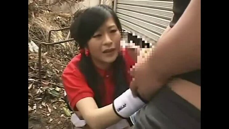 Linda zorra asiática morena en un vídeo de sexo duro de verdad