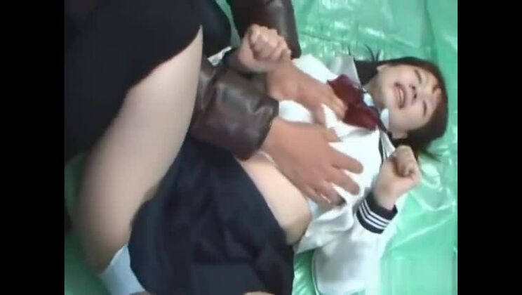 Chica asiática azucarada siendo follada duramente