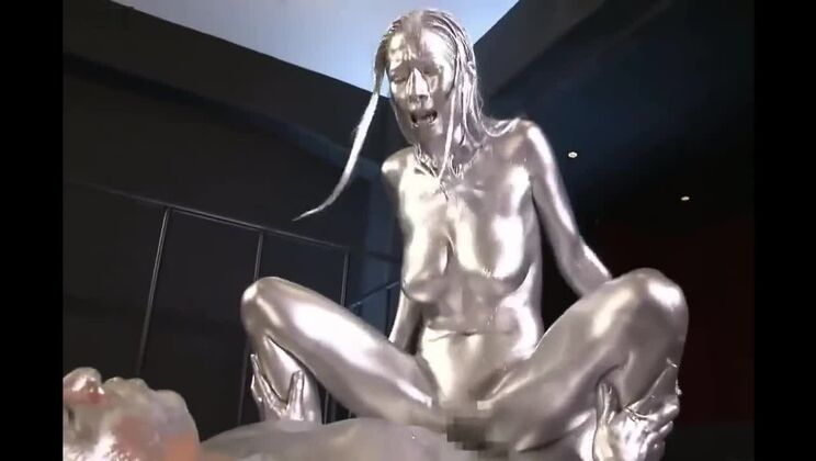 Una zorra asiática ambrosíaca encarna su sueño fetichista.