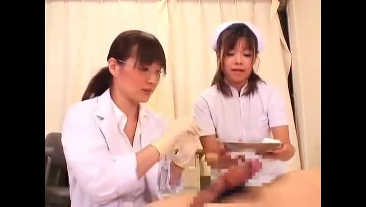 A las divinas mujeres japonesas les gusta divertirse con fetiches.