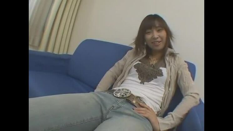 La atractiva japonesa Sara Minami, de pechos pequeños.