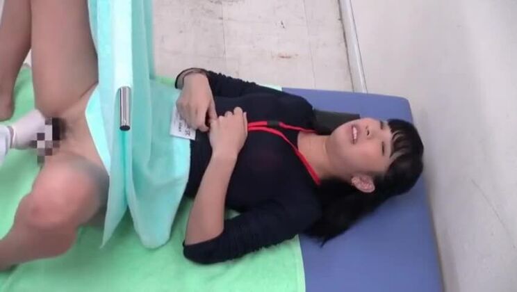 Perra asiática tetona y encantadora