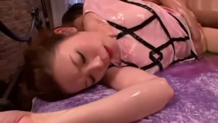 Increíble prostituta asiática tetona