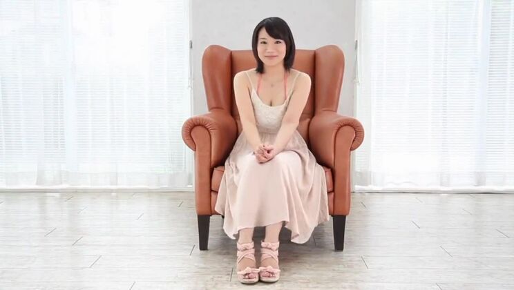 Una prostituta asiática azucarada tiene una experiencia de orgía extrema.