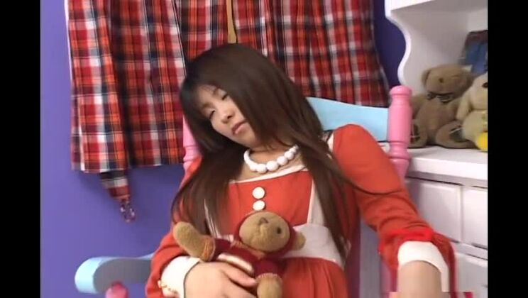 La elegante y voluptuosa asiática Mimi Kousaka es follada en un increíble vídeo porno en primer plano.