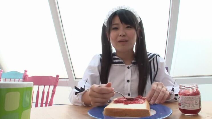 La seductora japonesa de grandes pechos, Airi Satou, tuvo un orgasmo al ser penetrada con los dedos.