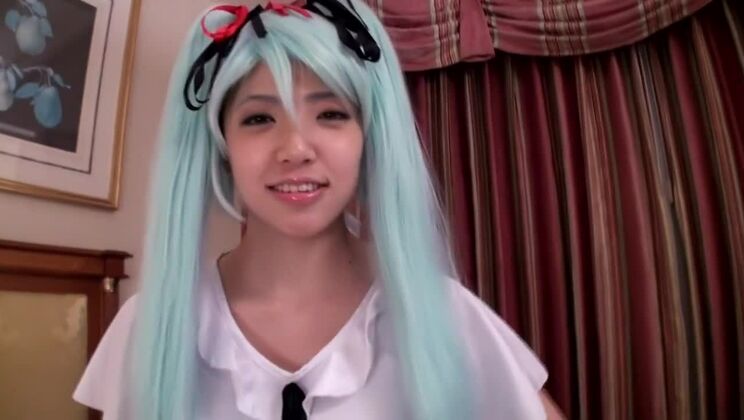 Descarada japonesa con barba incipiente