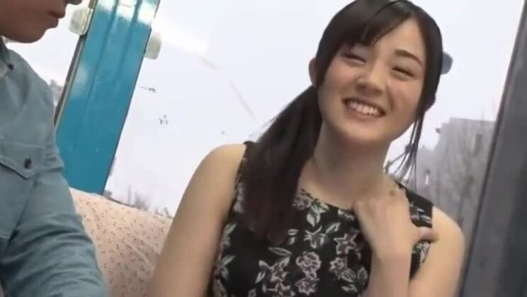 Atractiva asiática gruñona