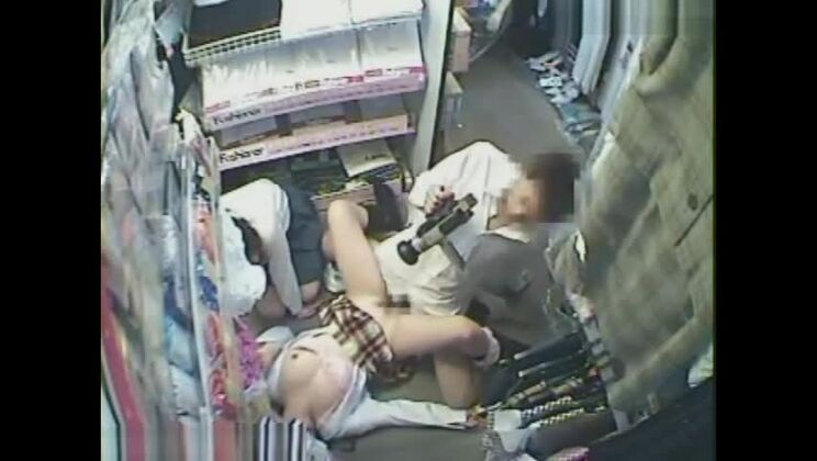 Una maravillosa chica asiática es follada en un vídeo porno amateur.