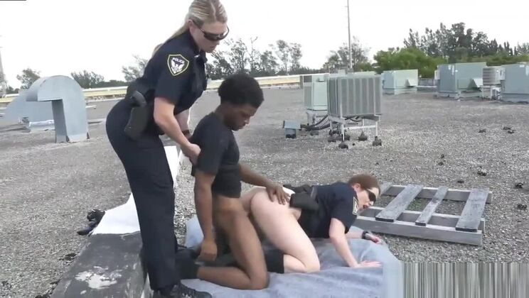 Maravillosa mujer japonesa rubia en un vídeo de masaje sexual.