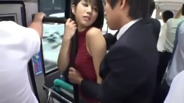 Chica asiática jugosa