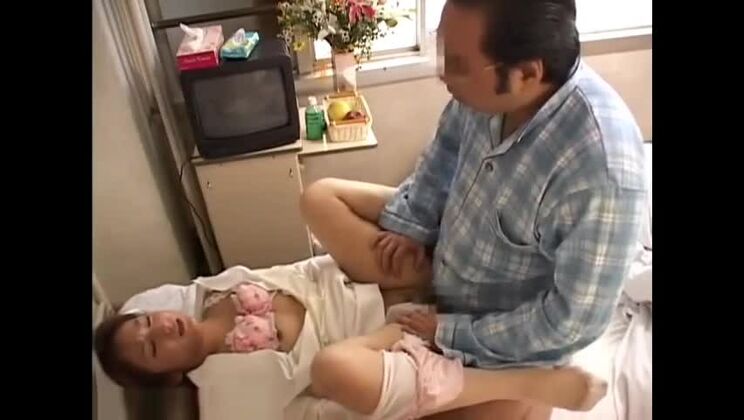 Adorable niña oriental